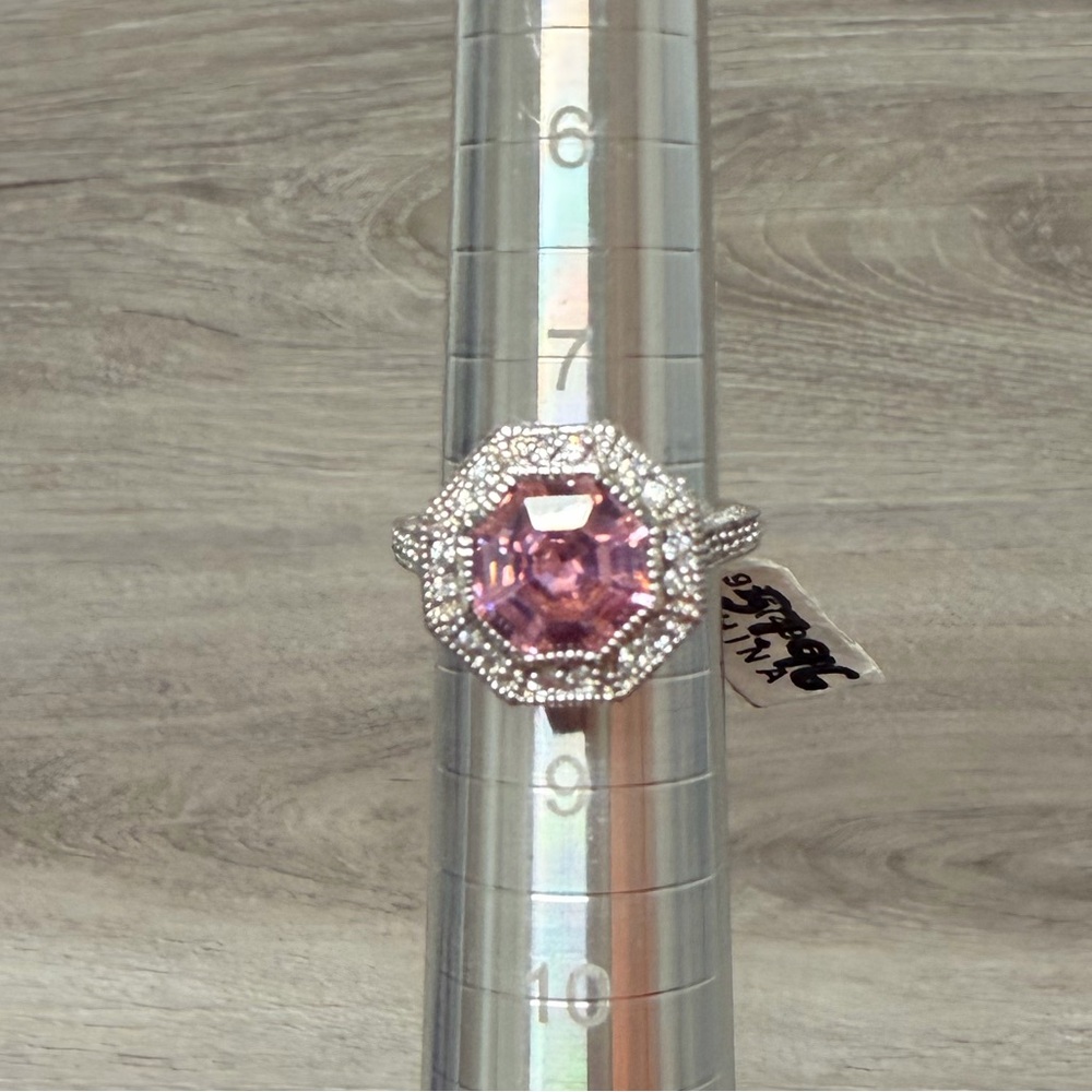 Elegant Pink Gemstone Sterling‎ Silver Ring Size 8